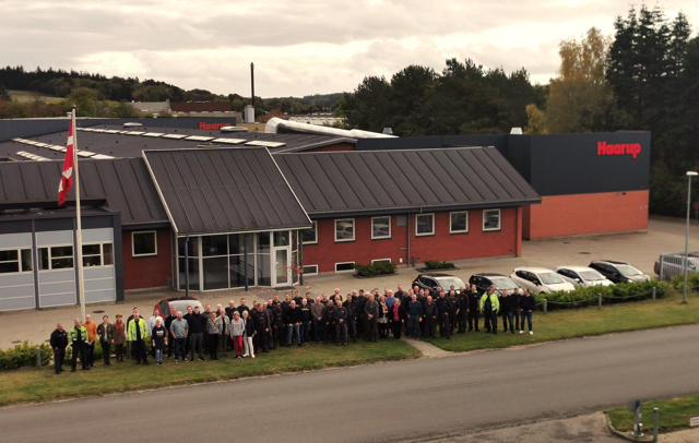 View of Haarup Maskinfabrik with all employees in the front of the factory.