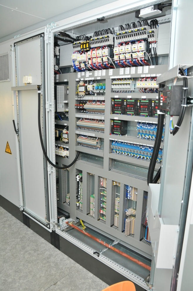 Opne cabinet of the proces control system.