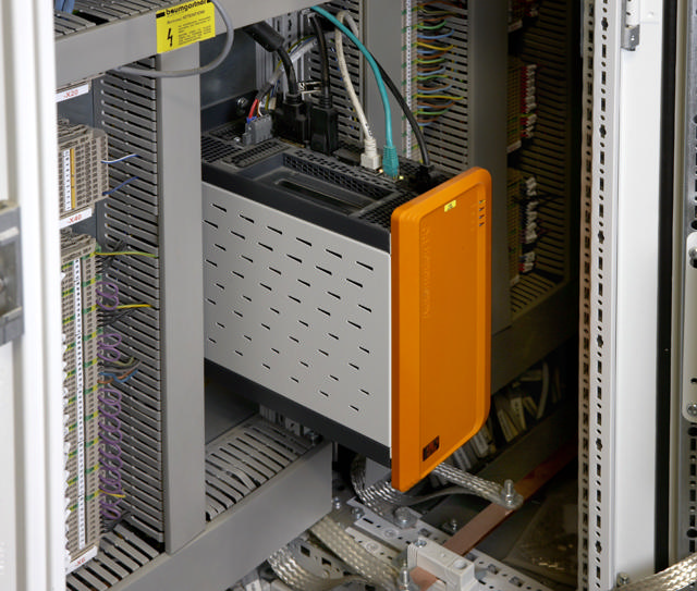 Mixo 5000 in a server cabinet.